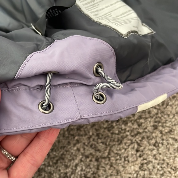 Helly Hansen Ski Coat, Size Medium, Lavender with white details - Picture 9 of 16